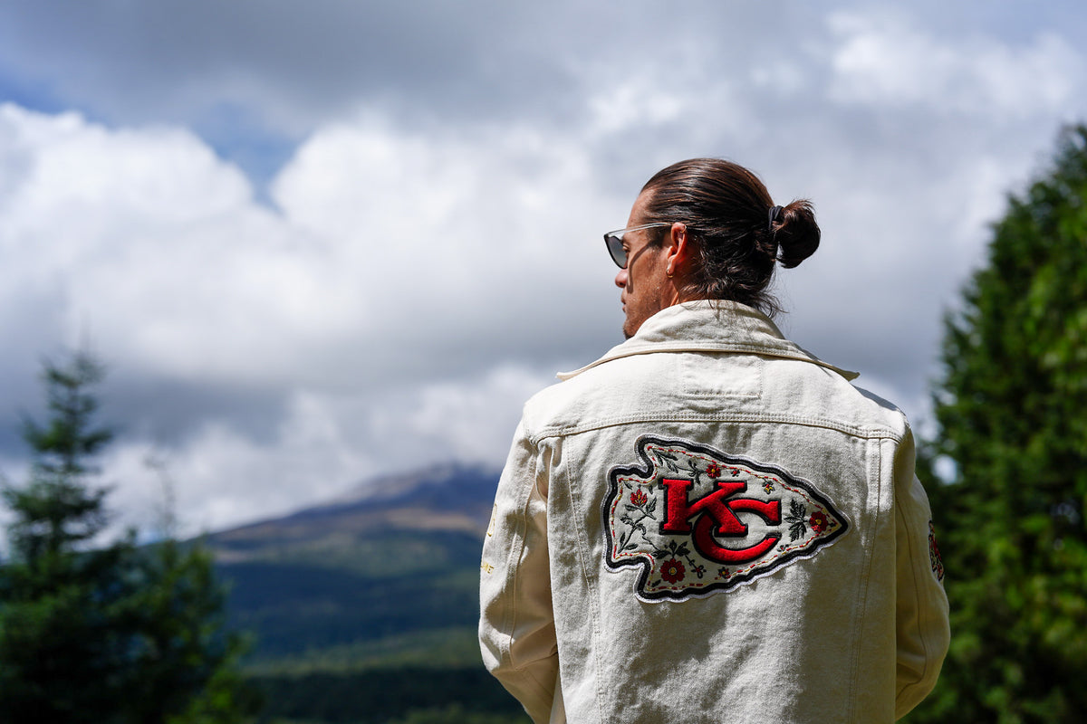 Pancho's Blanket × Kansas City Chiefs Men's Off-White Denim Jacket — photoshoot image 0400
