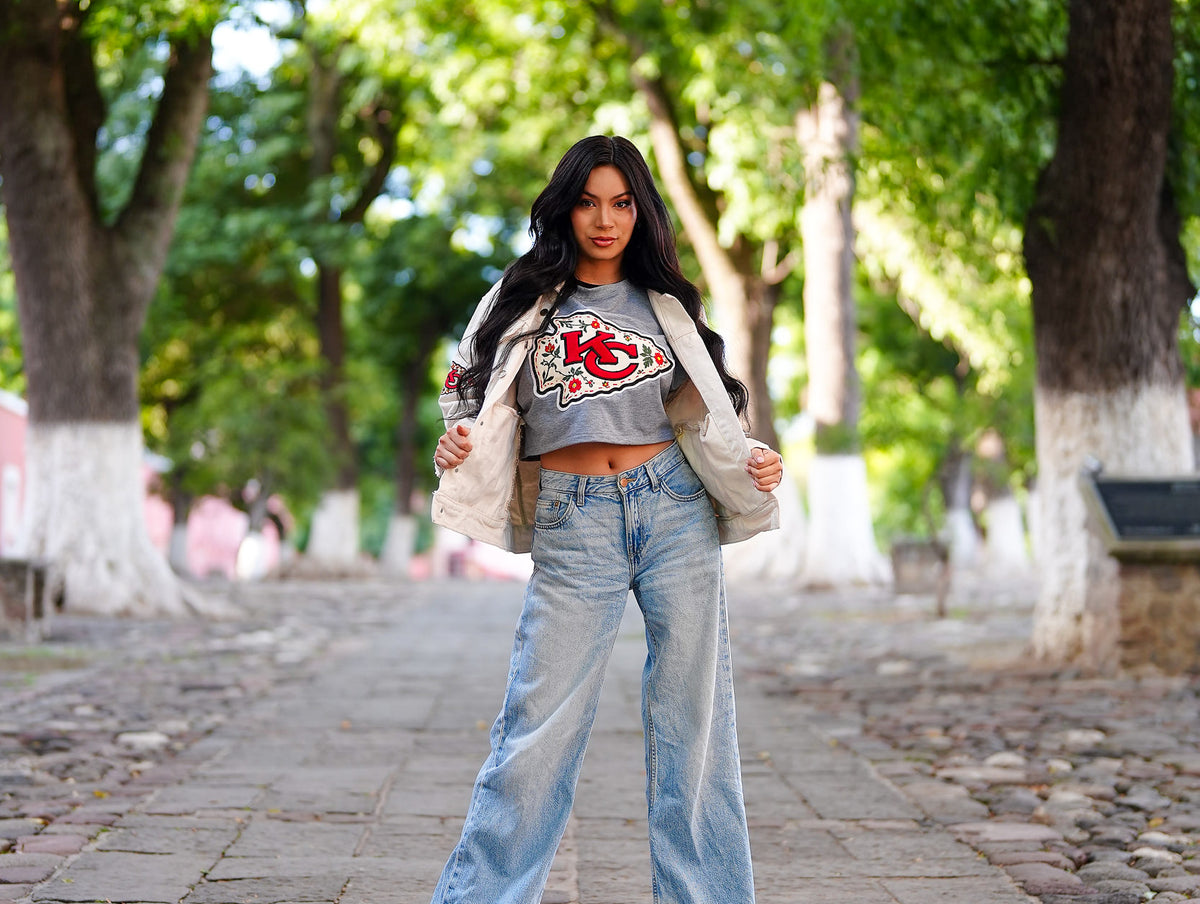 Pancho's Blanket × Kansas City Chiefs Floral Arrowhead Crop Top in gray — photoshoot image 0654