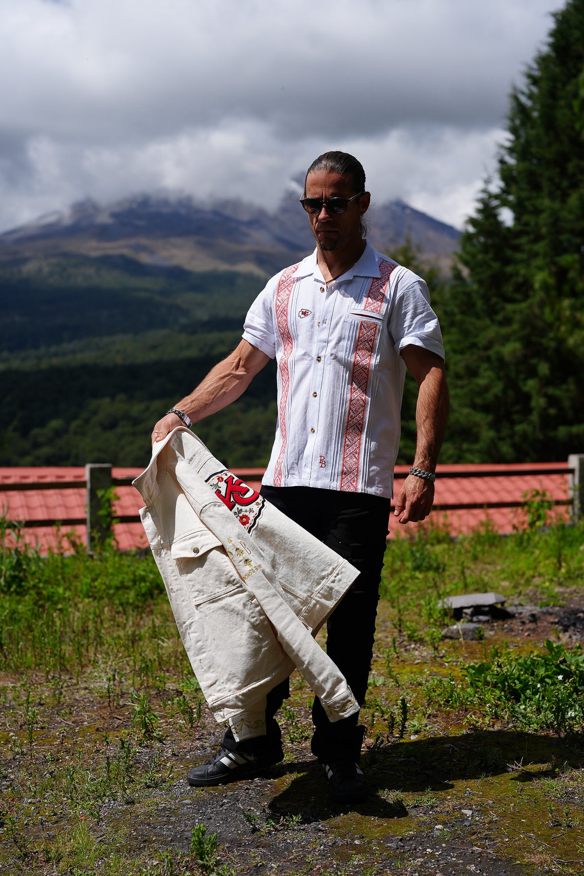 Pancho's Blanket × Kansas City Chiefs Heritage Guayabera — photoshoot image 0402
