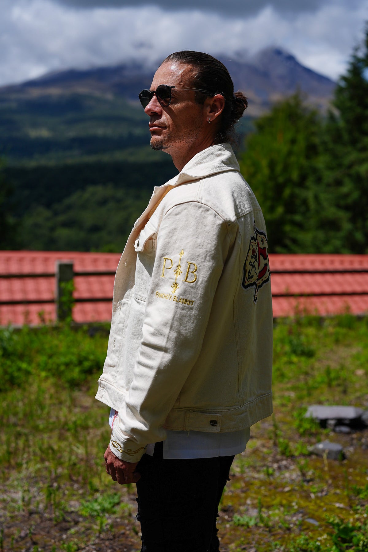 Pancho's Blanket × Kansas City Chiefs Men's Off-White Denim Jacket — photoshoot image 0396
