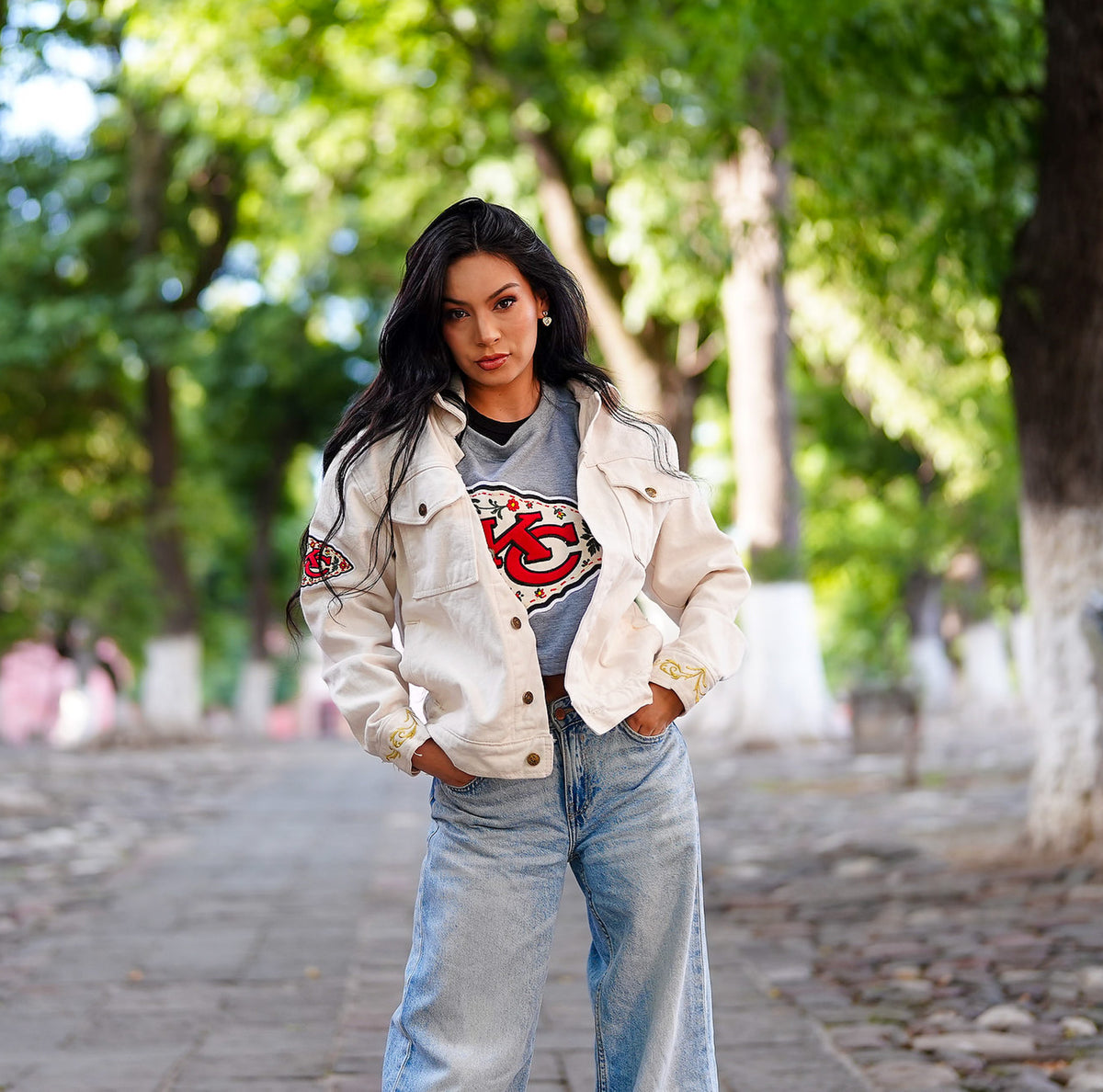 Pancho's Blanket × Kansas City Chiefs Women's Off-White Denim Jacket — photoshoot image 0658