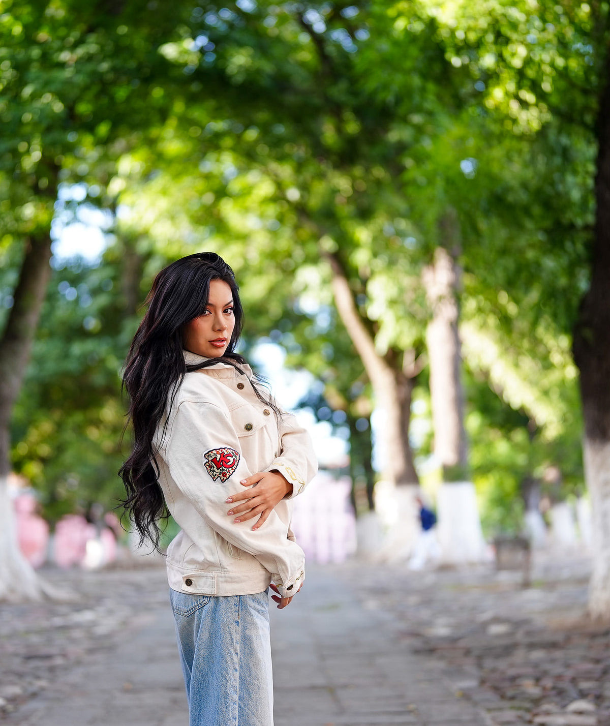Pancho's Blanket × Kansas City Chiefs Women's Off-White Denim Jacket — photoshoot image 0659